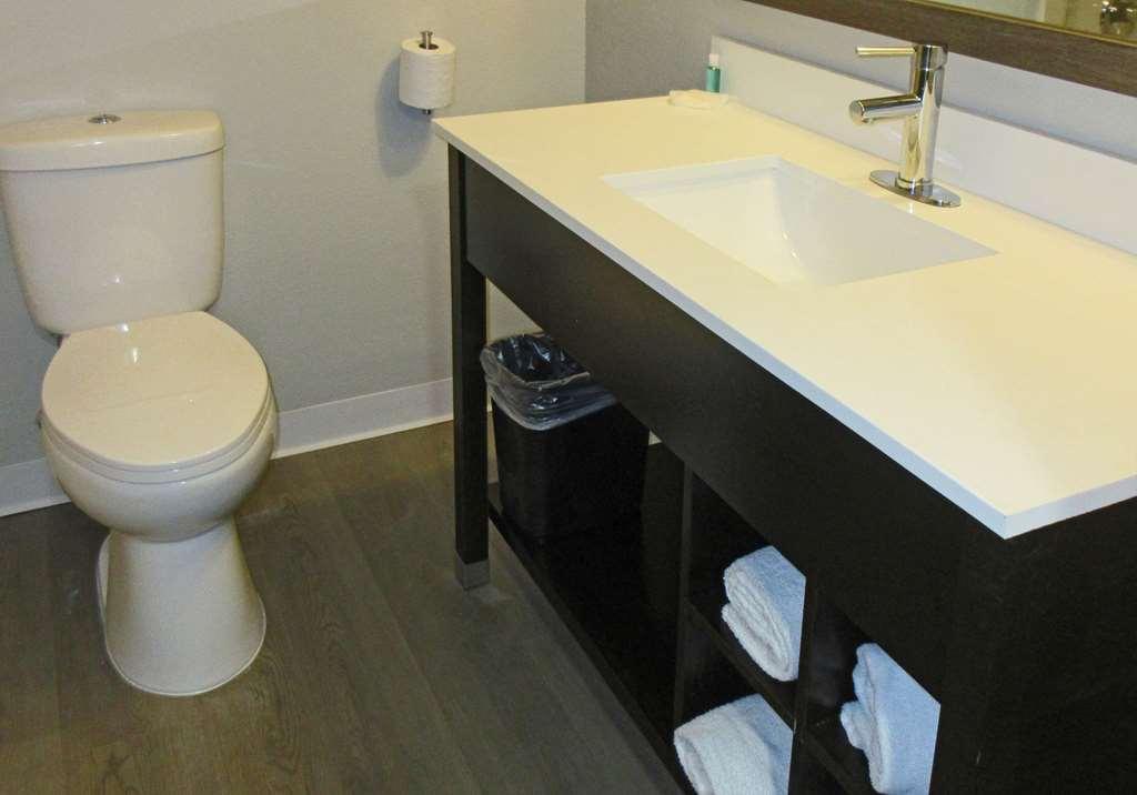 Suburban Studios Milwaukee Airport 部屋 写真