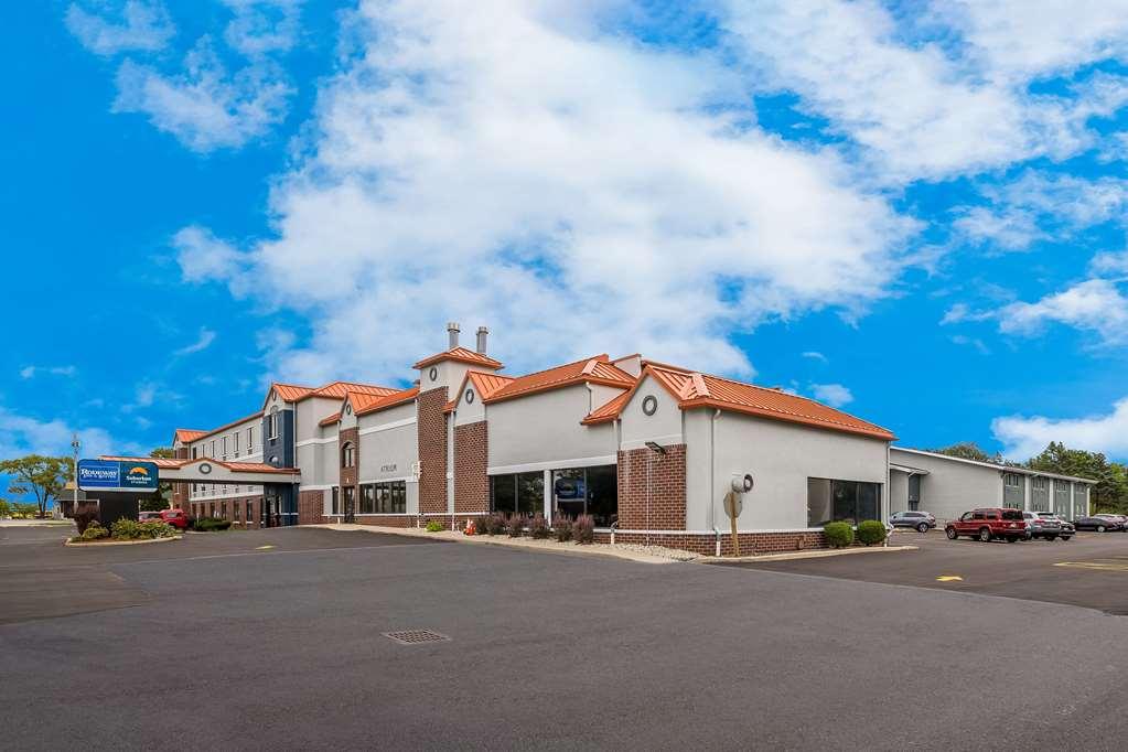 Suburban Studios Milwaukee Airport エクステリア 写真