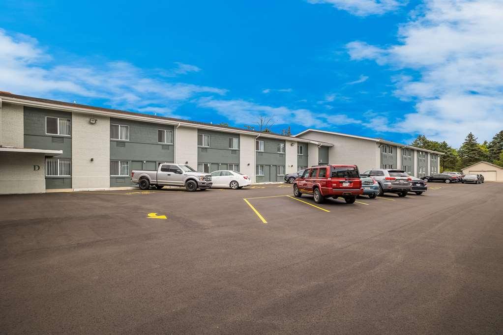 Suburban Studios Milwaukee Airport エクステリア 写真