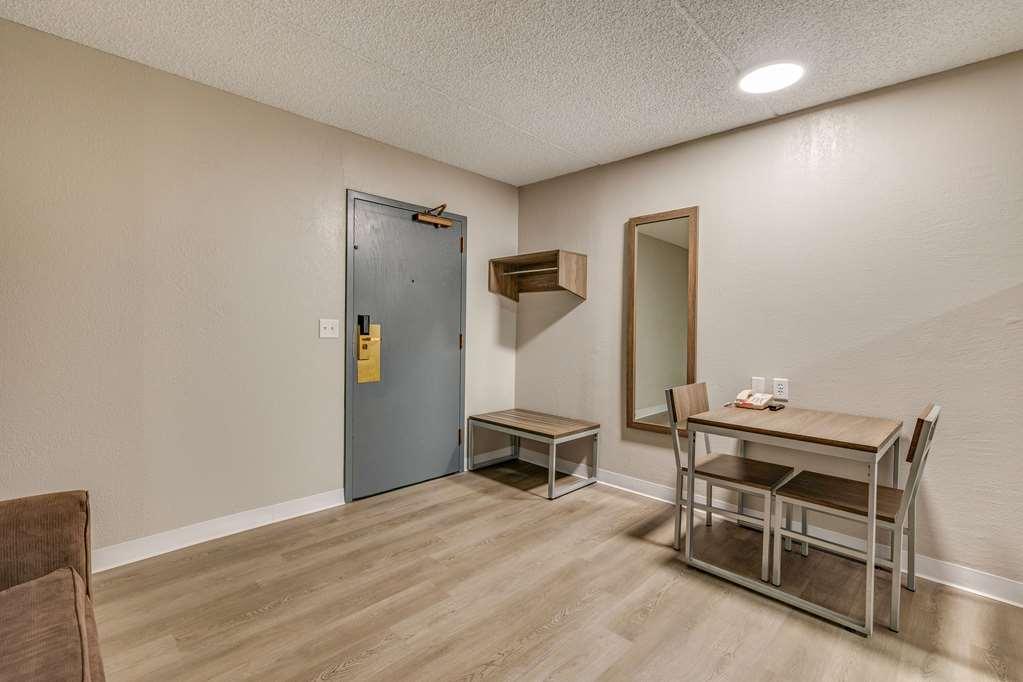 Suburban Studios Milwaukee Airport 部屋 写真